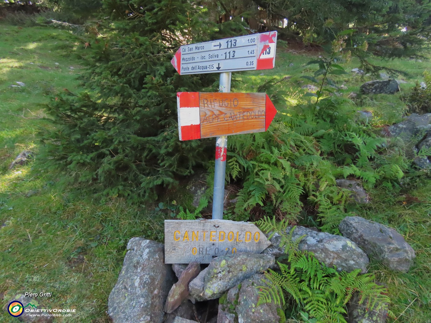 16 Seguo l'indicazione per Rif. Alpe Cantedoldo.JPG